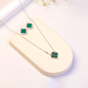 92.5 Silver clover elegance necklace with green stone and zircon accents