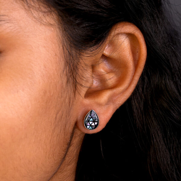 Teardrop Crystal Pendant Necklace and Earring Set - Image 7