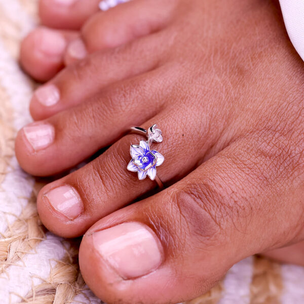 92.5 Silver Twin Floral Toe Ring with Blue Enamel Finish - Image 2