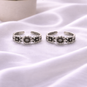Trinity Bloom Oxidised Silver Toe Ring