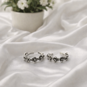 Ivory Bloom Toe Ring