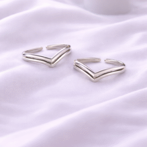 Vogue V-Toe Silver Rings